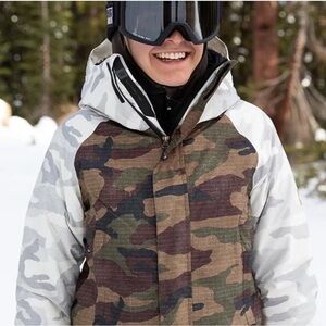 686 Women’s Gore-Tex Glacier Gore Whitney Snowboard Jacket (S) Dark Camo